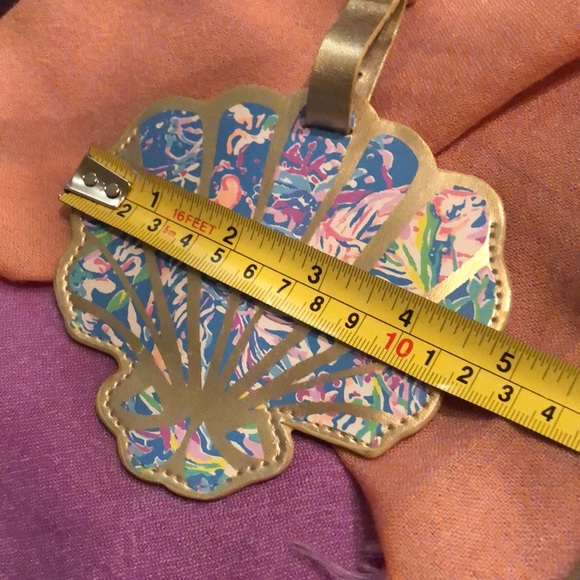 🦩Lilly Pulitzer shell shaped travel contact belt buckle + tag for your bag - Picture 6 of 9